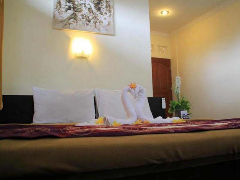 Vaccinated Staff - Oyo 3523 Gong Corner Homestay Kuta Lombok Εξωτερικό φωτογραφία